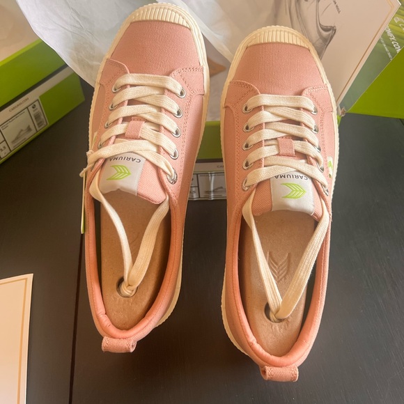 Cariuma Sneakers women size 8 - Picture 2 of 4